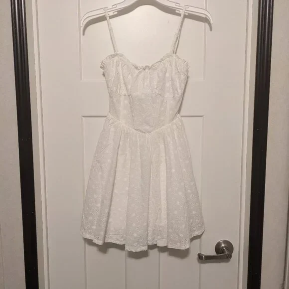 Eyelet white dress - Picture 1 of 4